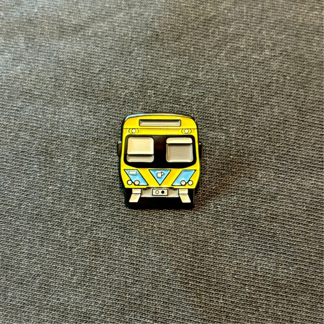 MEL train pin (Comeng)