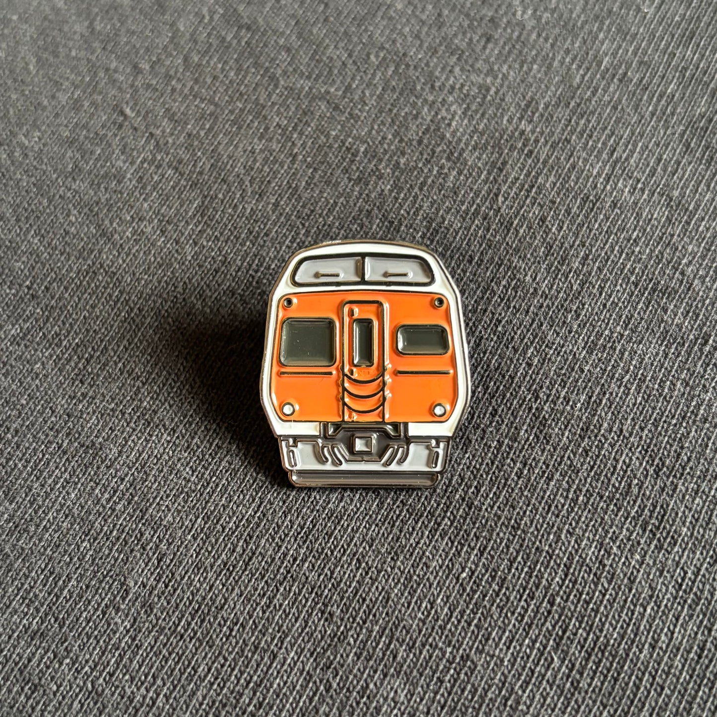 ADL train pin (Jumbo 2000 STA livery)
